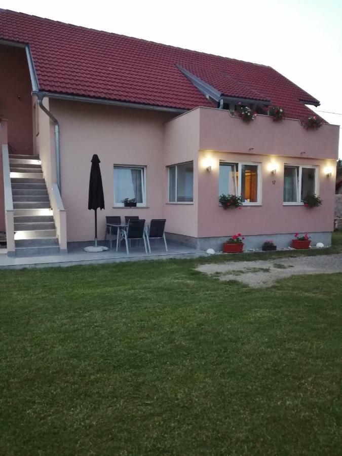 דירות קורניצה Apartman Vidovic מראה חיצוני תמונה